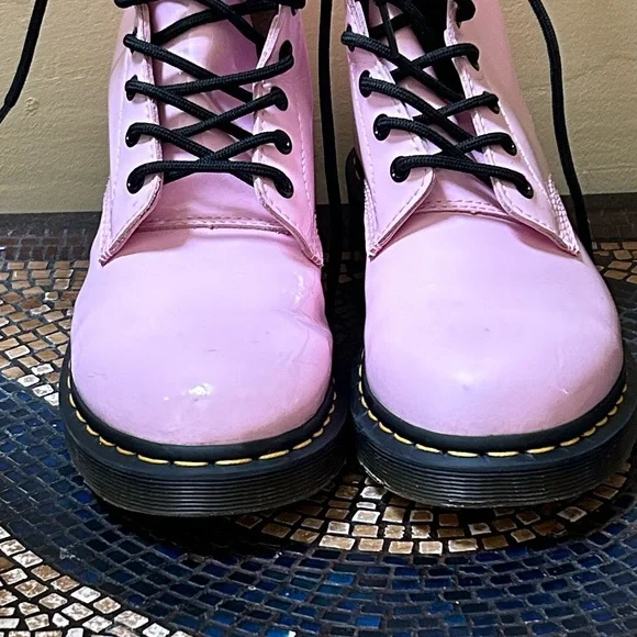 Dr Martins 1460 Women’s Ice Pale Pink Patent Leather 8-Eye Lace Up Boots Size 10 - Picture 4 of 16